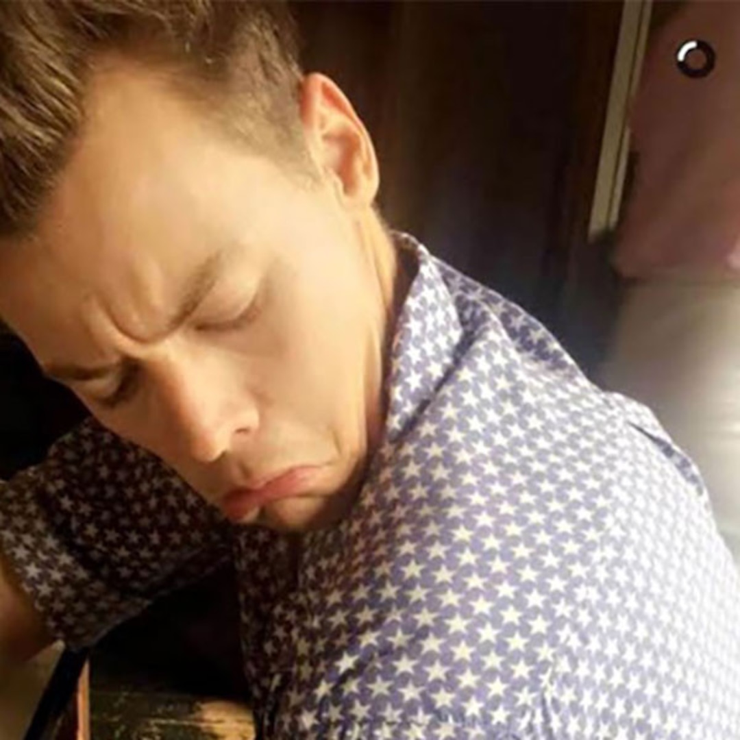 Here S Another Look At Harry Styles Short Hair And Even He Looks